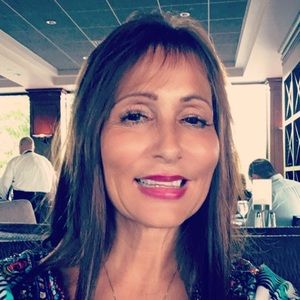 Meet your Posher, Debra